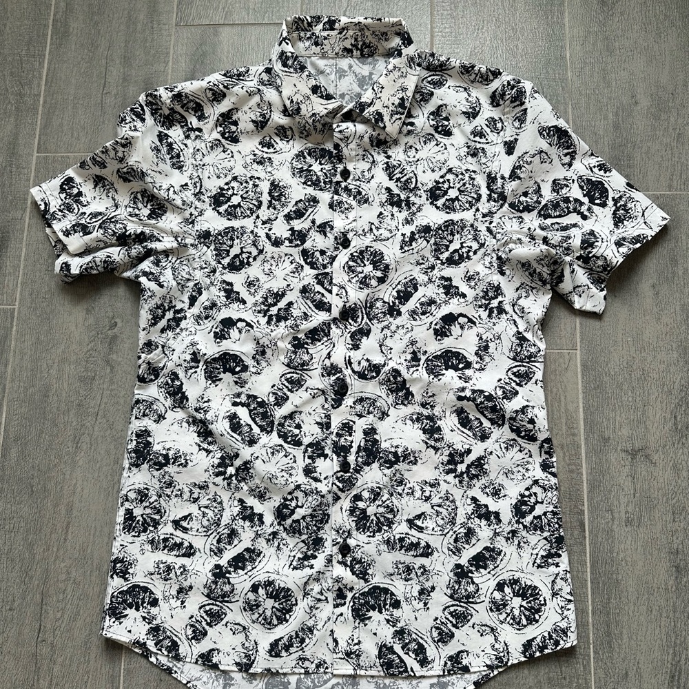 Men's lululemon button up shirt size small
